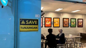 Poster "Save Tunjungan" sebagai bentuk protes pengusaha usai Pemkot tertibkan parkir liar