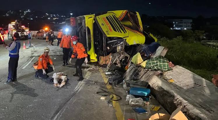Insiden Kecelakaan Bus di Exit Toll Krapyak, Jumlah Korban Terkonfirmasi Kronologi Kecelakaan Bus di Exit Toll Krapyak Yogyakarta