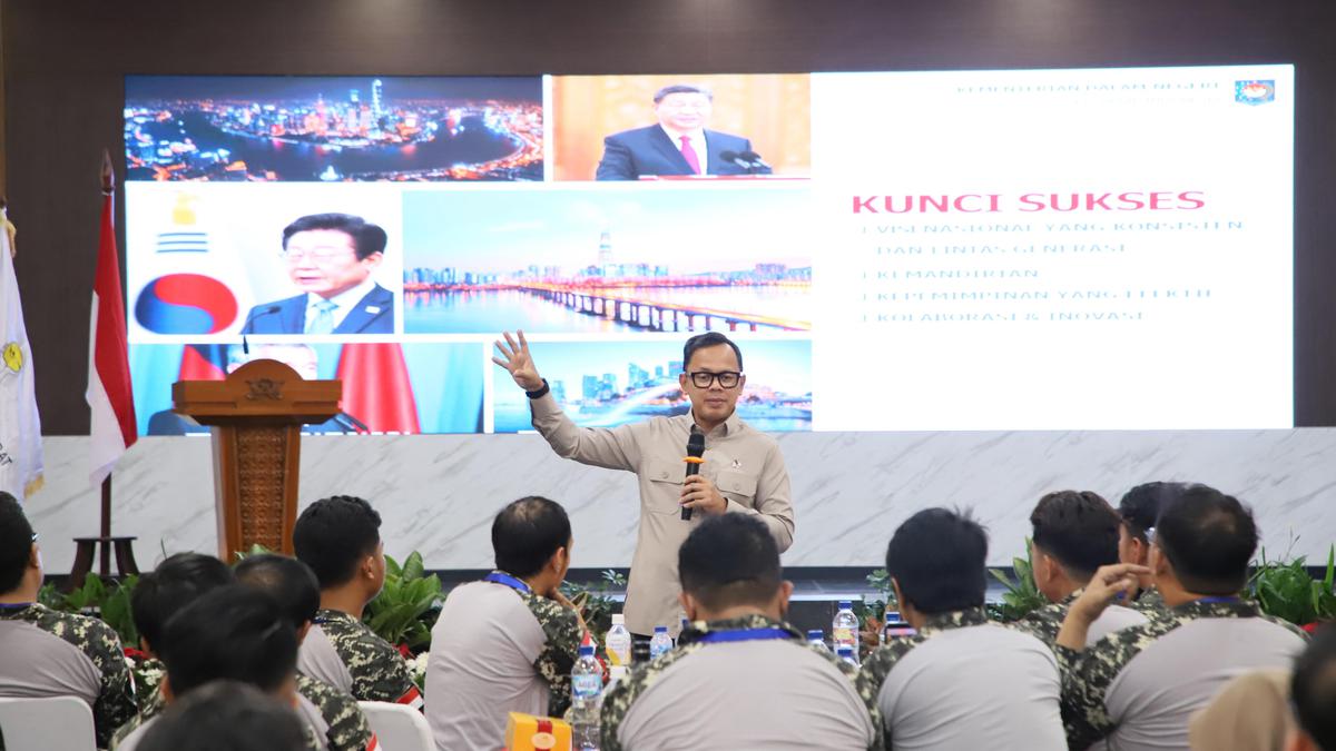 Wamendagri Dorong Sinergi HIPMI dan Pemda untuk Akselerasi Ekonomi Kreatif Wamendagri Dorong Sinergi HIPMI dan Pemda untuk Akselerasi Ekonomi Kreatif